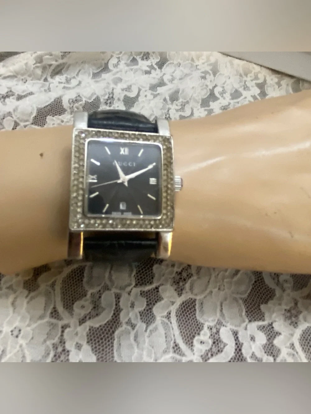 Gucci 80112 Swiss Made, Quartz Silver Tone with Rhinestones Unisex Watch